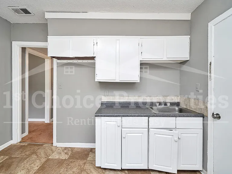 1272 Meadow Ln — Photo 2