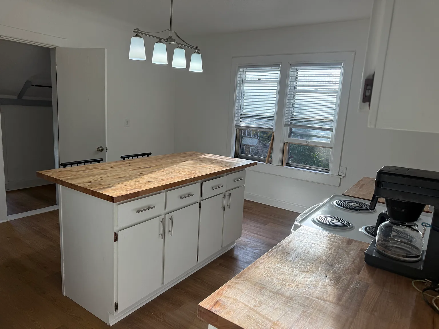 3 bed, 800 sqft, $1,500 — Photo 2