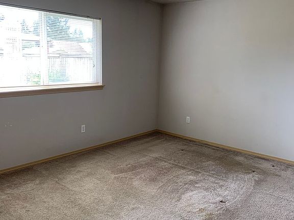 4th image of 162 171st St E