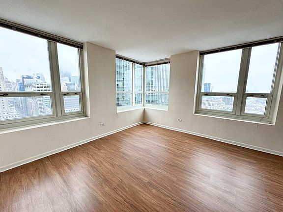 3rd image of 345 N La Salle Dr APT 4306