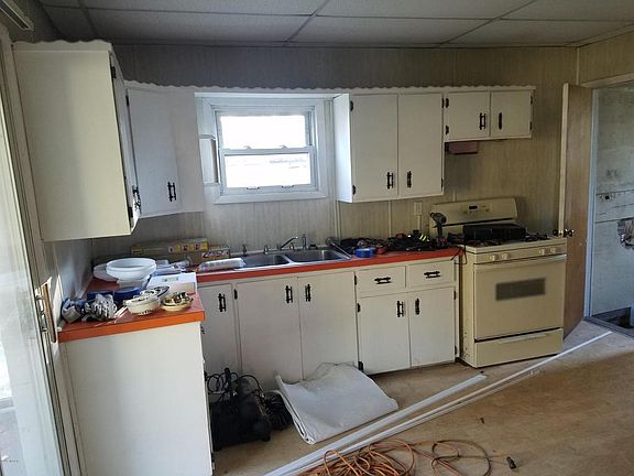 3rd image of 275 S Main St