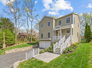 16 Hillside Park, Melrose, MA 02176