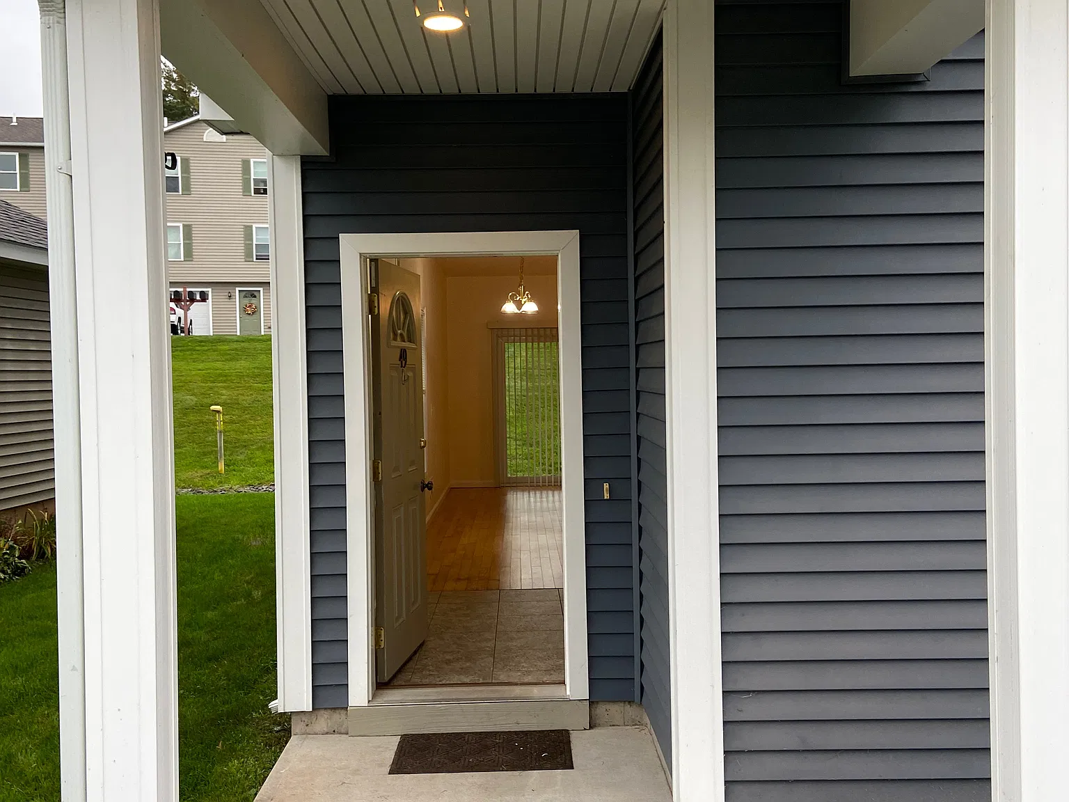 3 bed, 1.5 bath, 1600 sqft, $1,895 — Photo 3