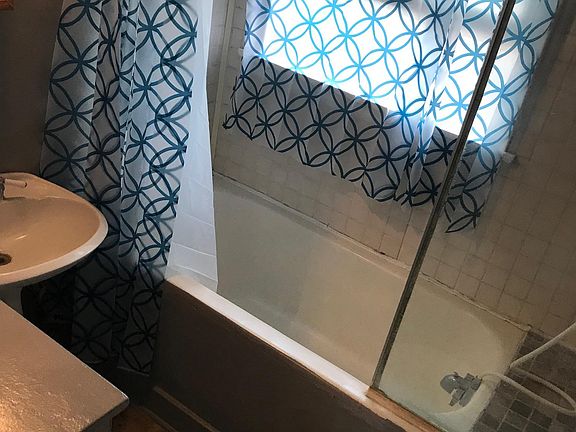 5th image of 253 N Glassell St APT 2