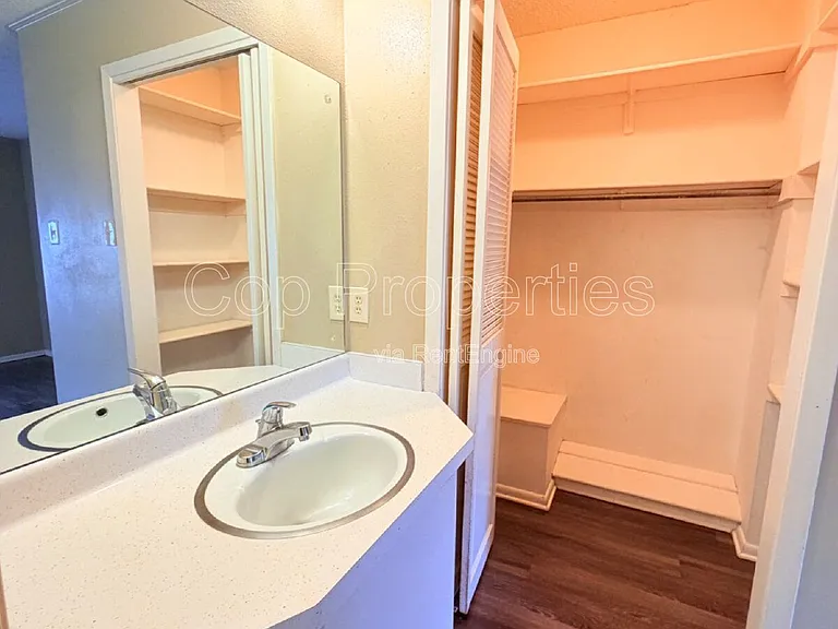 811 Jackson Keller Rd #3 — Photo 18