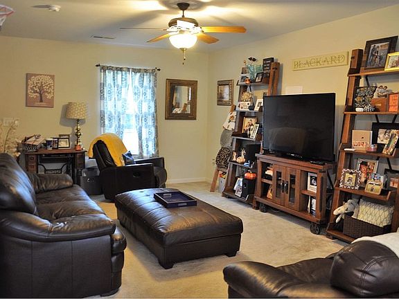 3rd image of 125 Lillian Dr