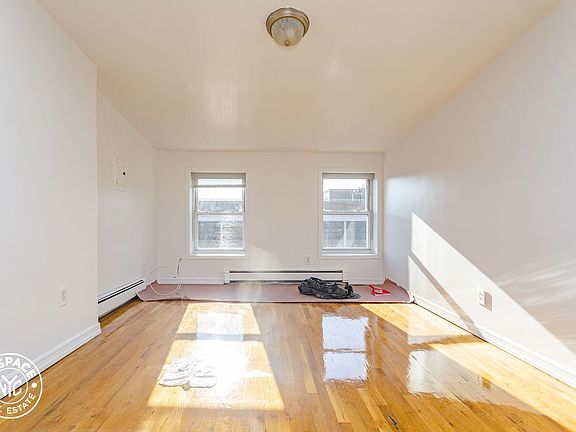 3rd image of 99 Vernon Ave APT 3