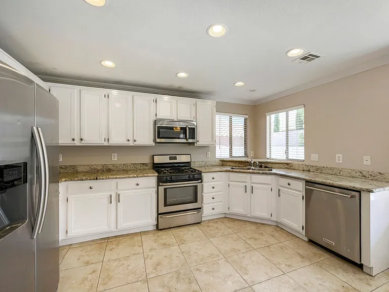 946 Saddle Horn Dr — Photo 12
