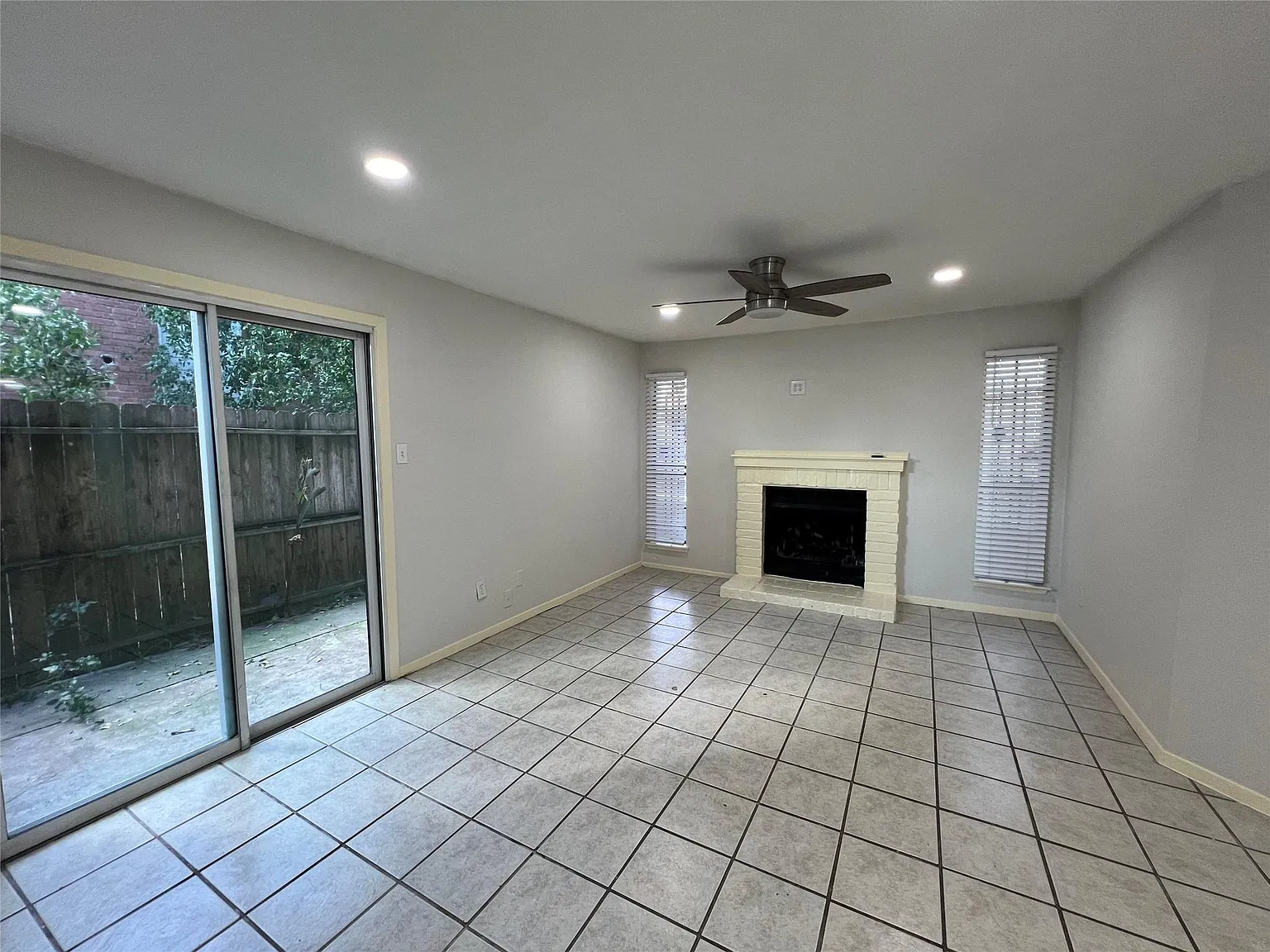 10501 South Dr — Photo 2