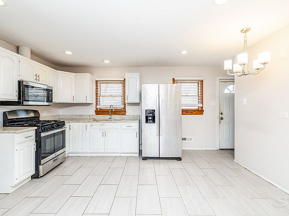 5th image of 65 Indianwood Dr