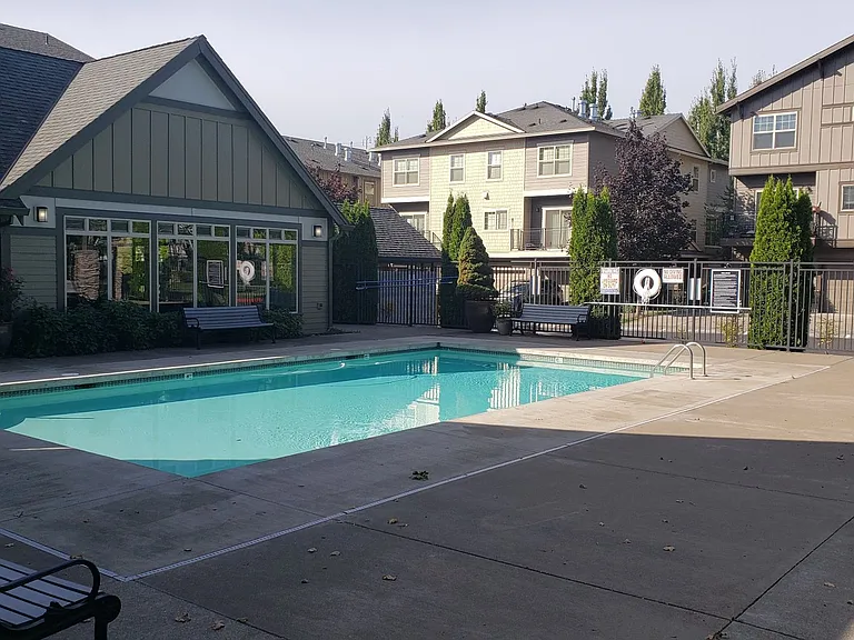690 NE Adwick Dr — Photo 24