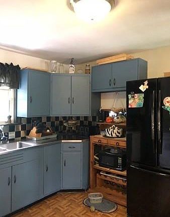 5th image of 226 E River St