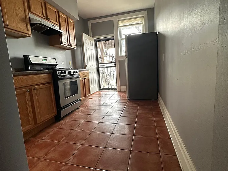 4354 W Washington Blvd #301 — Photo 11