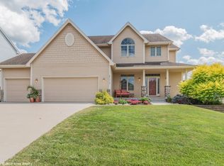 5072 Cherrywood Dr, West Des Moines, IA 50265