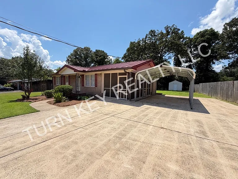 1708 Rogina St — Photo 1