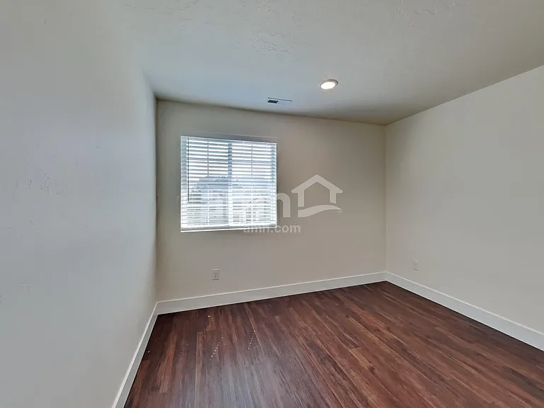 1453 N Alderleaf Ave — Photo 16