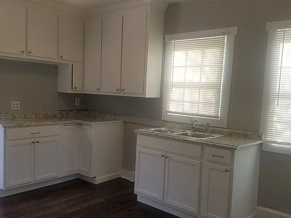 4th image of 160 Anderson Dr