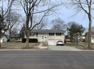 150 S Patricia Ln, Palatine, IL 60074