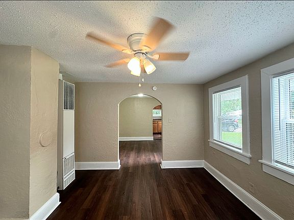 4th image of 1812 Parkview Ave
