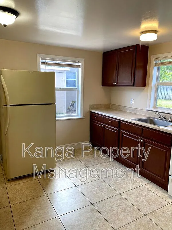 2 bed, 1.0 bath, 706 sqft, $2,000 — Photo 2