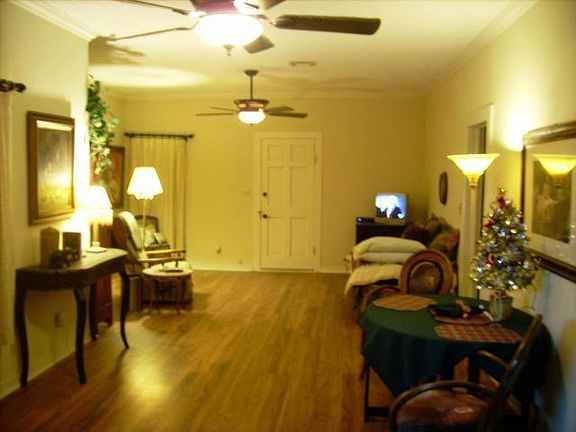 4th image of 515 S Avenue E