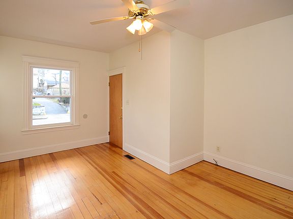 Living room 16' x 12'4"