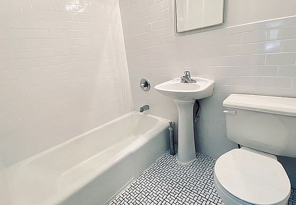 5th image of 151 W 87th St APT A