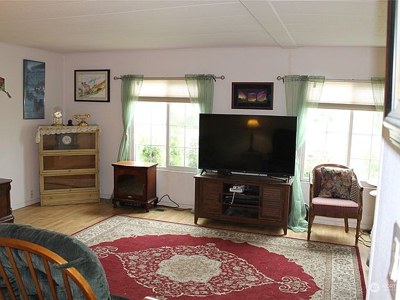 2nd image of 877 SE Mockingbird Dr