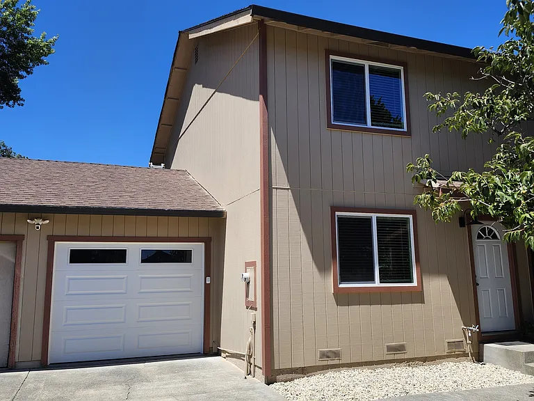 883 Arbor Ave — Photo 1