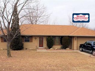 2467 Woodside Ln, Manhattan, KS 66503