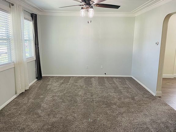 Living room (2nd angle)