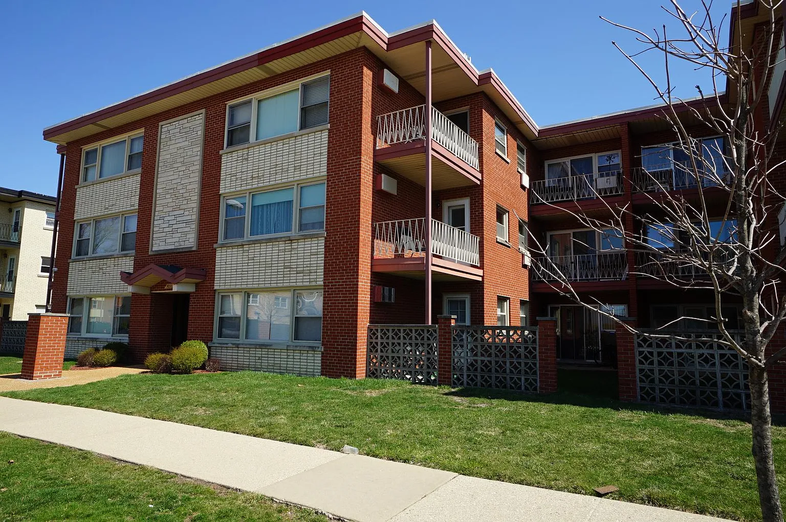 3033 Paris Ave APT 302 photo 1