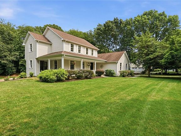 3rd image of 136 Holly Hills Ln