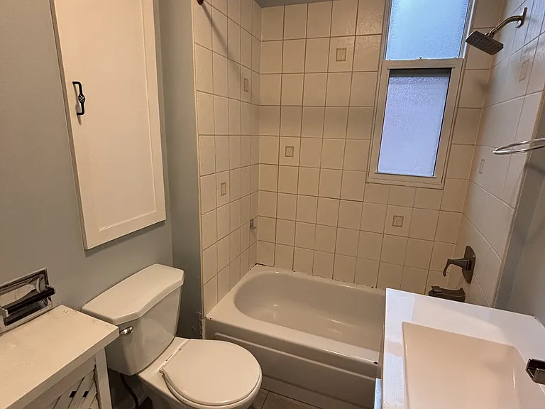 490 Gilmour St #2 — Photo 6