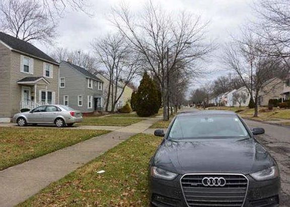 5th image of 1134 Roslyn Ave