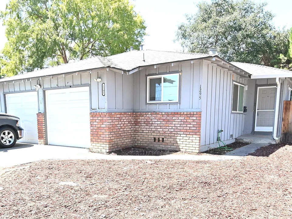 1295 Flora Ave