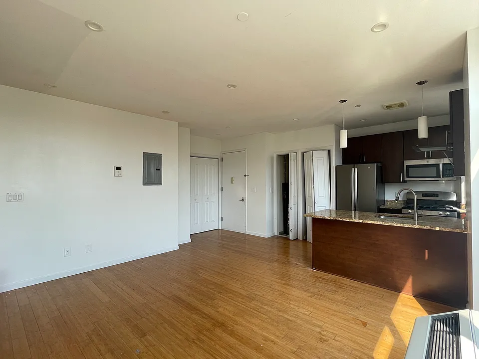 499 Vanderbilt Ave #5B