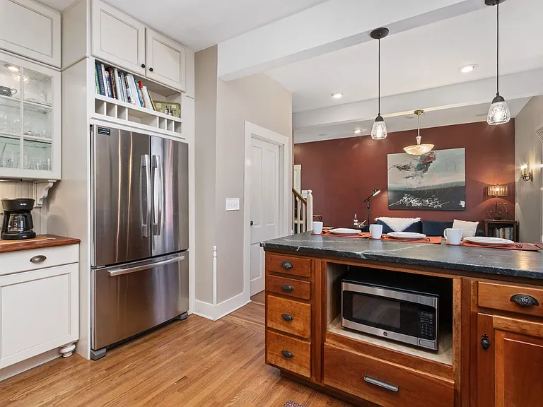 1500 W Oak St — Photo 16