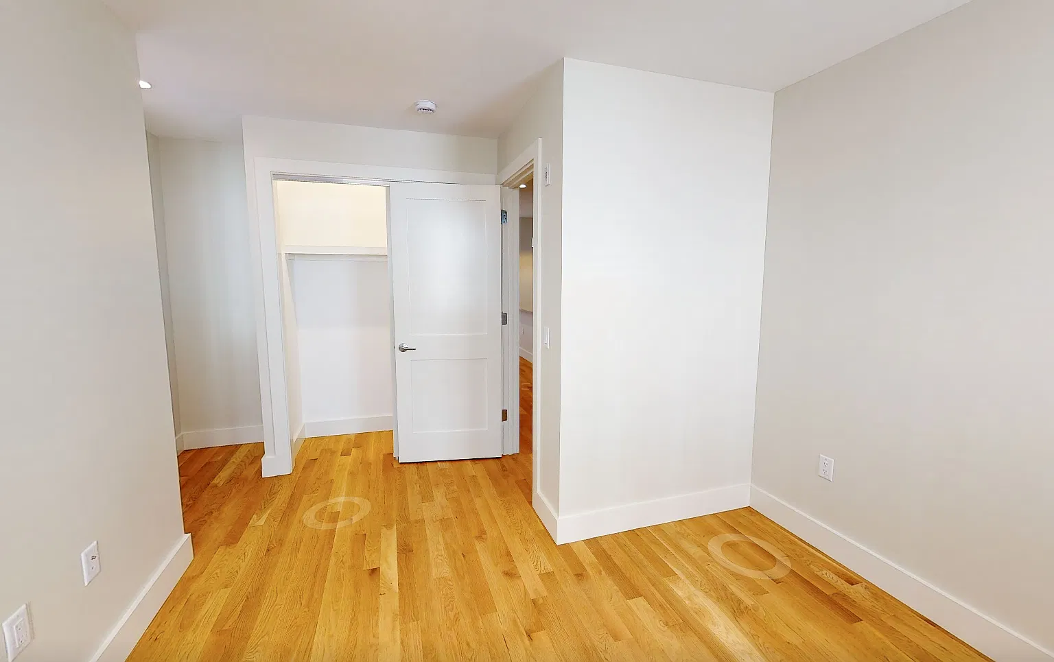 2 bed, 747 sqft, $3,300 — Photo 4