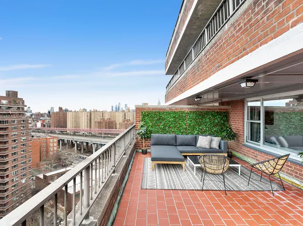 477 Fdr Drive image 1 of 6