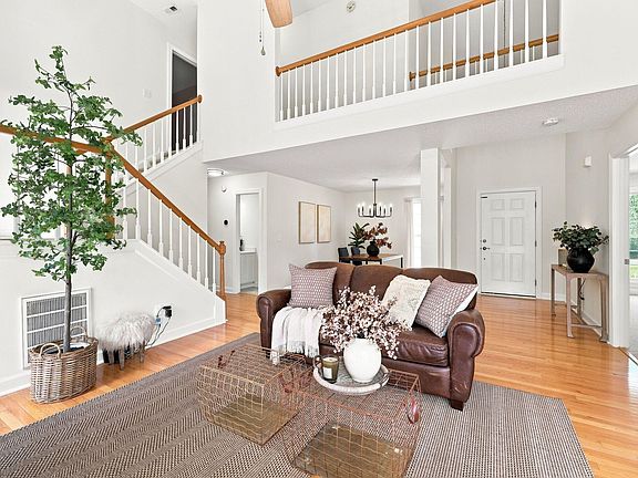 2nd image of 101 Somerset Farm Dr