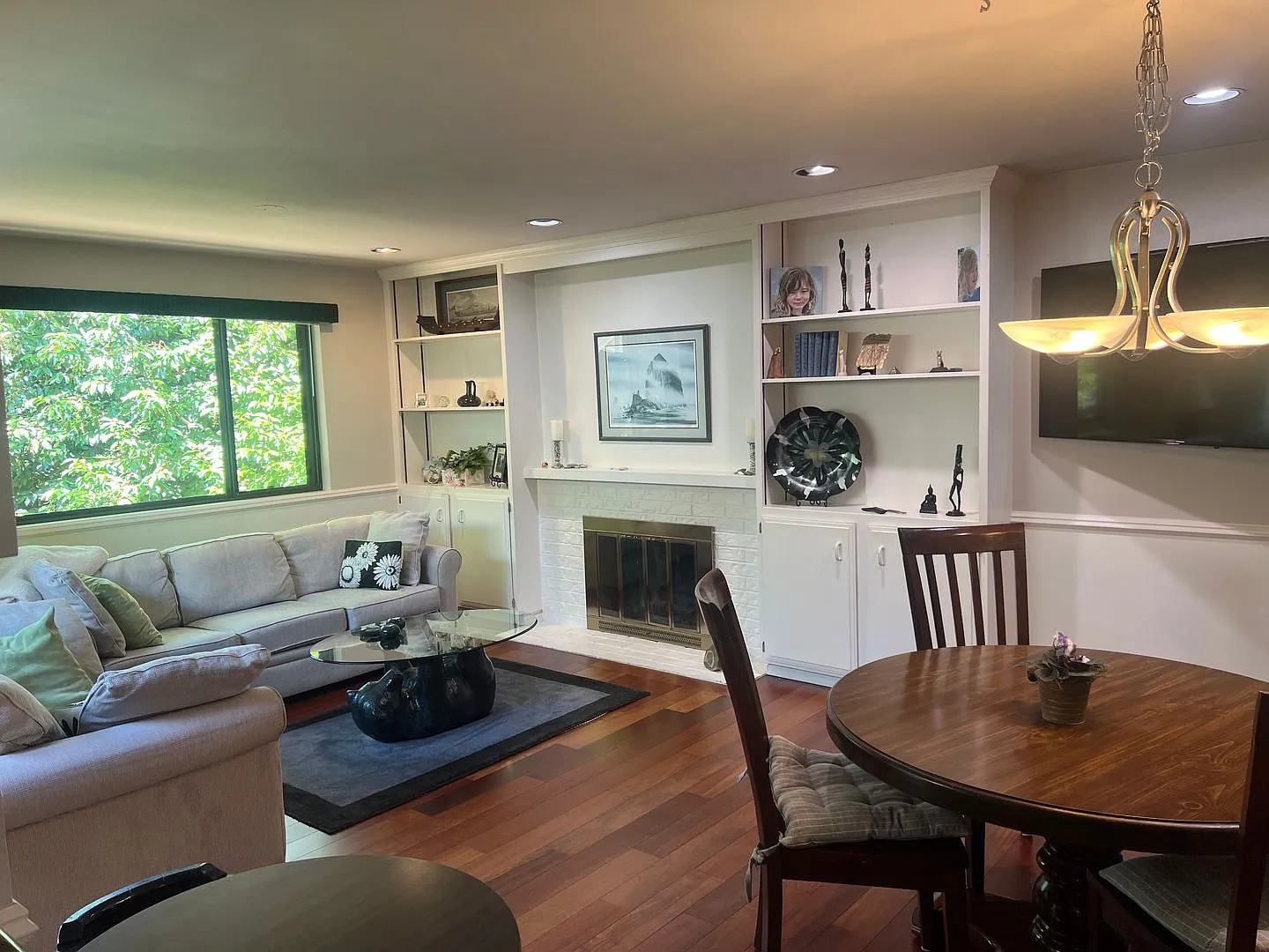 6bd/3ba Bellevue Home — Photo 3