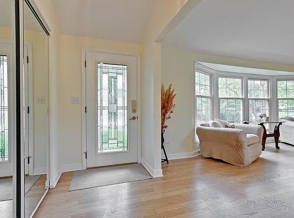 3rd image of 604 Fairlawn Ave
