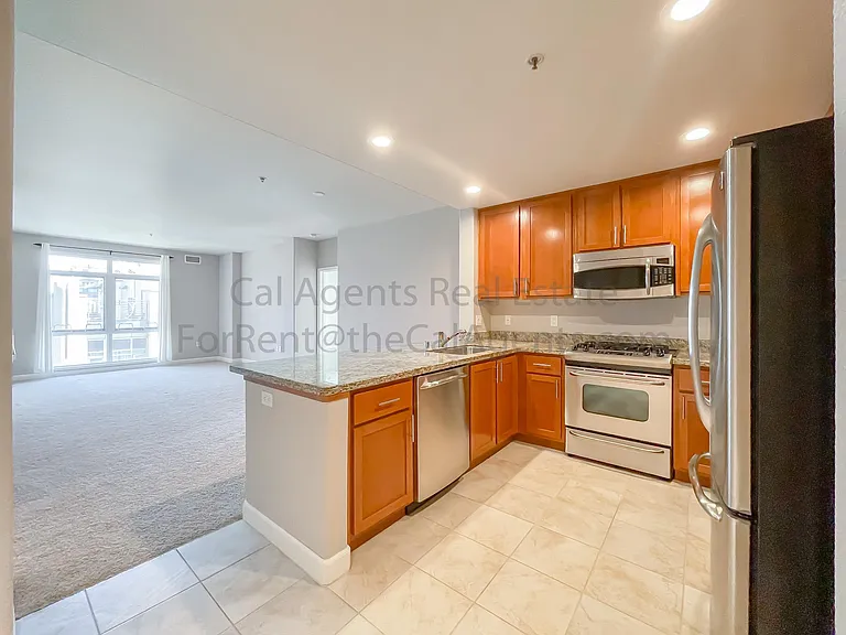 423 7th St #602 — Photo 1