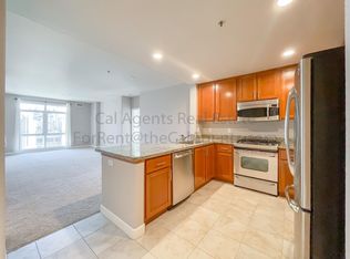 423 7th St #602, Oakland, CA 94607