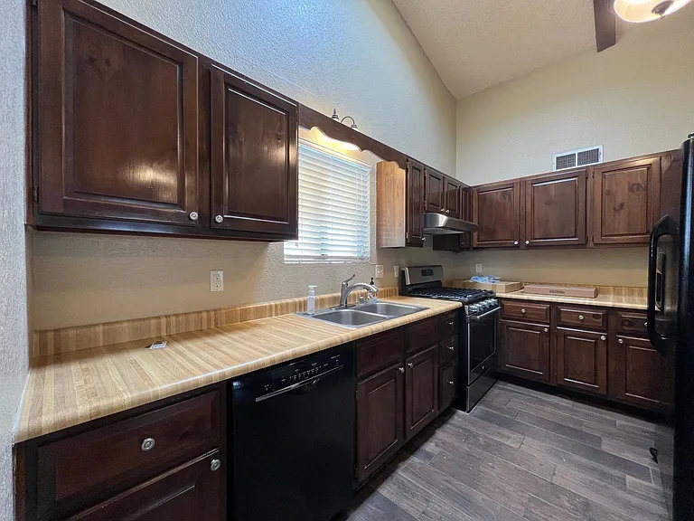 3390 Majestic Rdg — Photo 8
