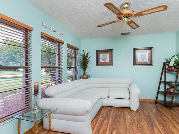 3rd image of 2278 Woodlawn Cir