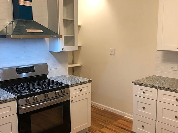 3rd image of 4639 N Damen Ave House 2