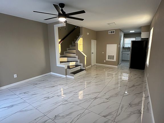 4th image of 533 College St APT A