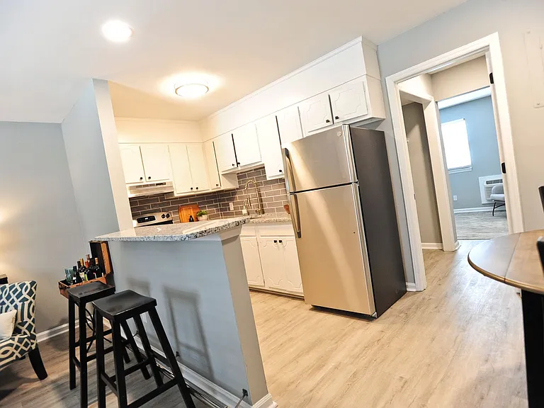 133 N Spring St — Photo 16